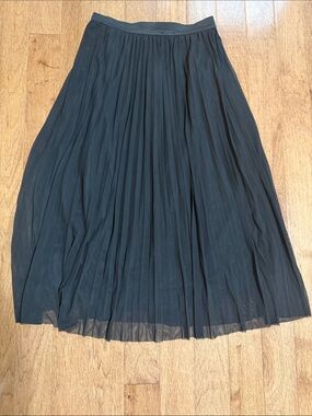 Sincerely Jules Black Pleated Midi Skirt
